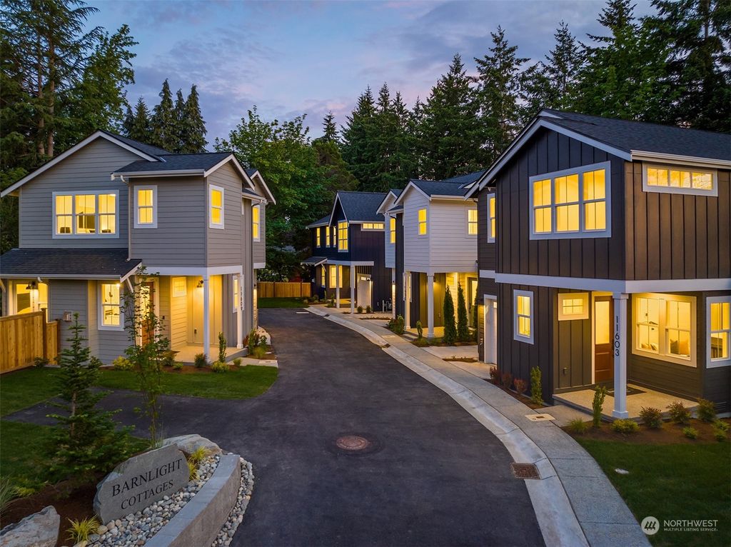 Photo of 11607 NE 155th Street, Kirkland, WA 98034 (MLS # 2136316)