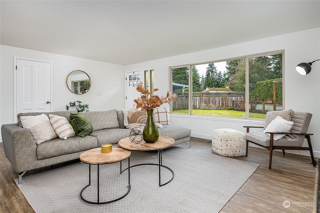 Photo of 17530 20th Pl NE, Shoreline, WA 98155 (MLS # 2199569)