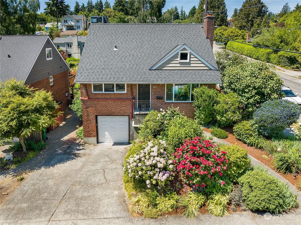 Photo of 6855 38th Avenue NE, Seattle, WA 98115 (MLS # 2077296)