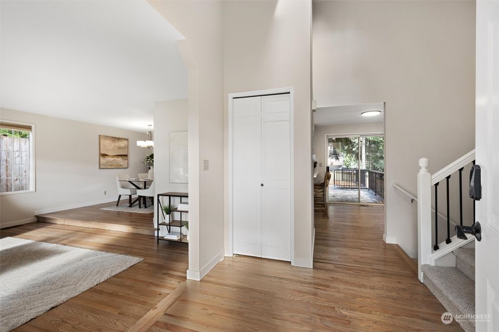 Photo of 16036 SE 47th Court, Bellevue, WA 98006 (MLS # 2300606)