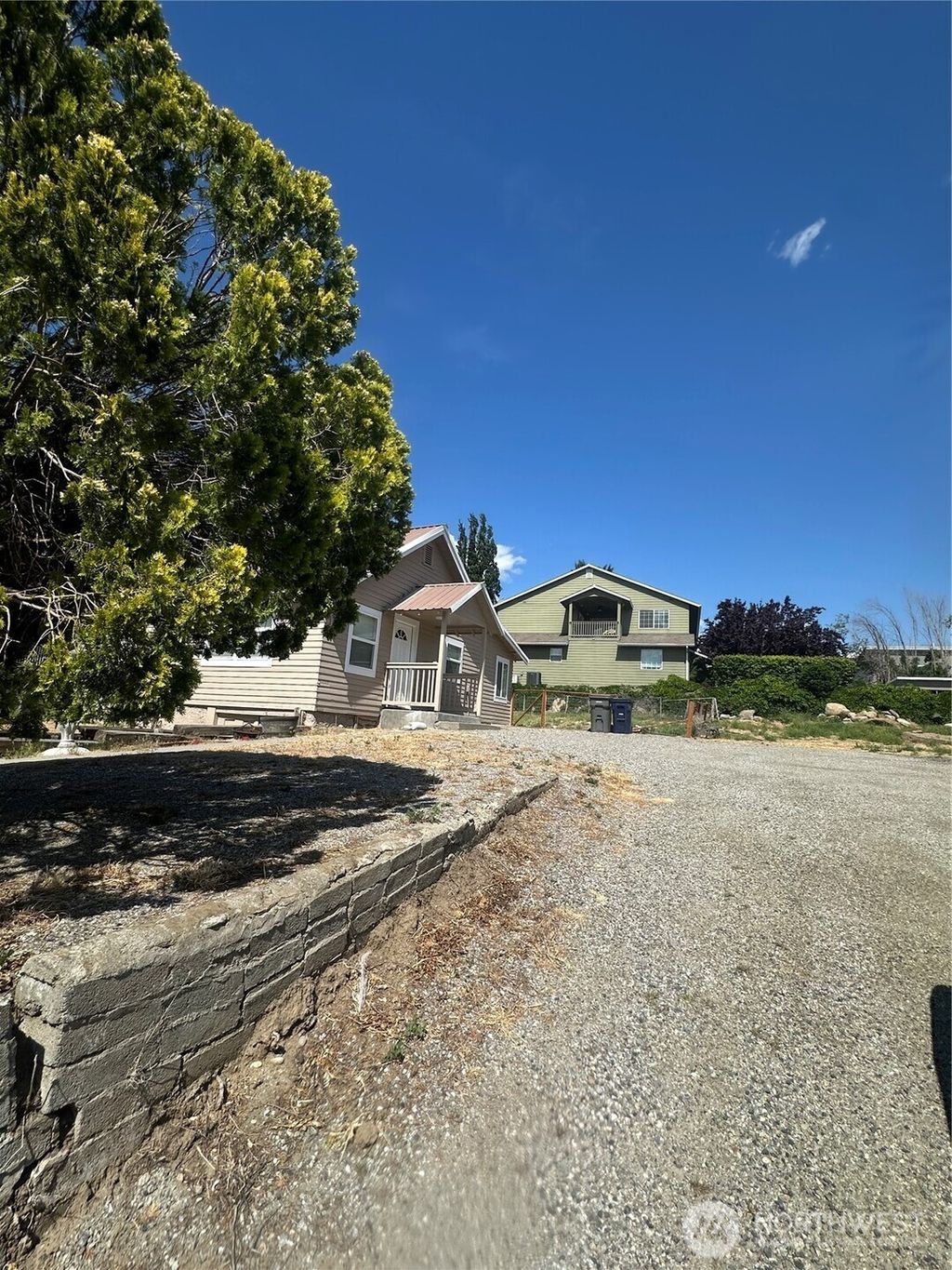 Photo of 1007 N Baker Ave AVE, East Wenatchee, WA 98802 (MLS # 2522838)
