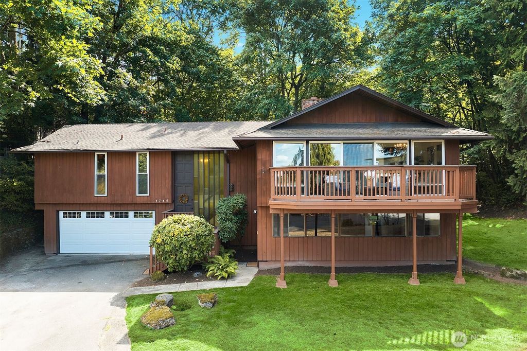 Photo of 4740 Lakehurst Lane SE, Bellevue, WA 98006 (MLS # 2423707)