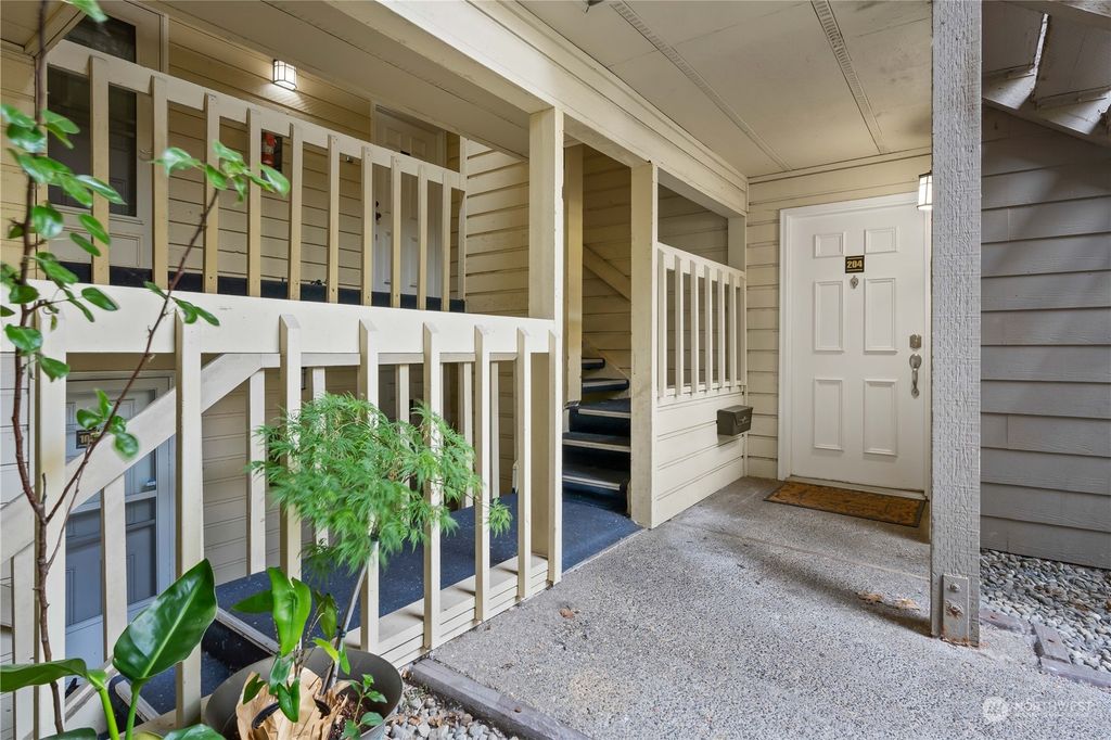 Photo of 2524 S 317th Street #204, Federal Way, WA 98003 (MLS # 2077998)