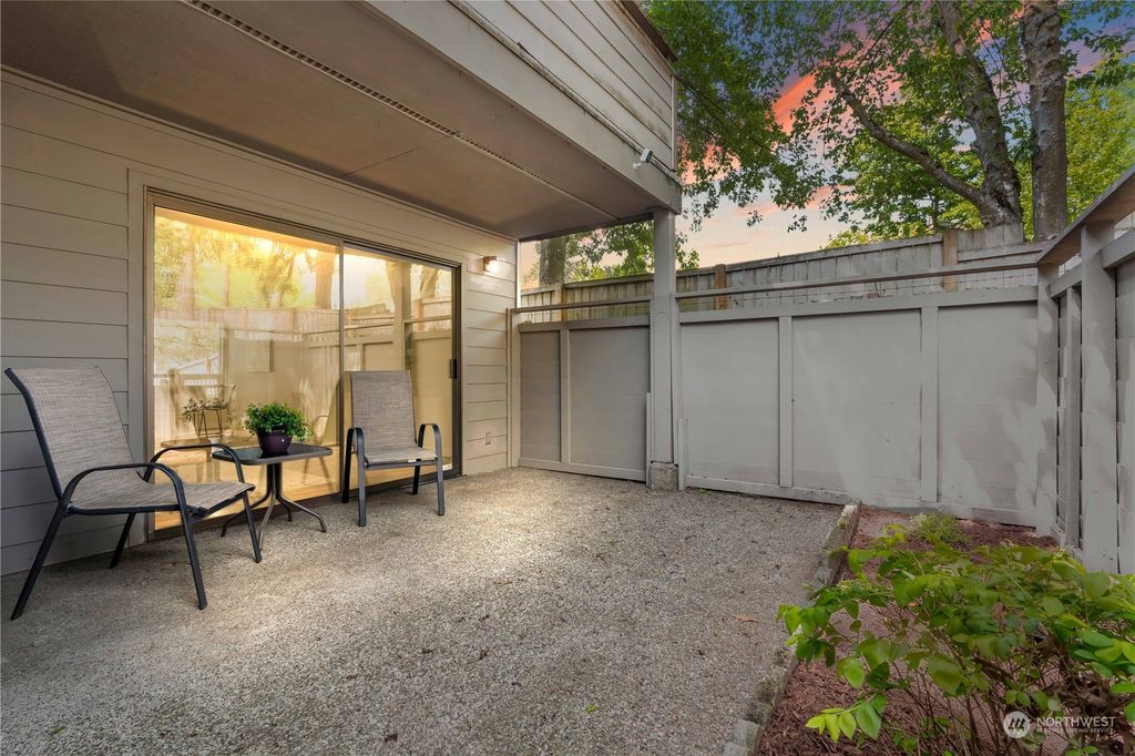 Photo of 2524 S 317th Street #204, Federal Way, WA 98003 (MLS # 2077998)