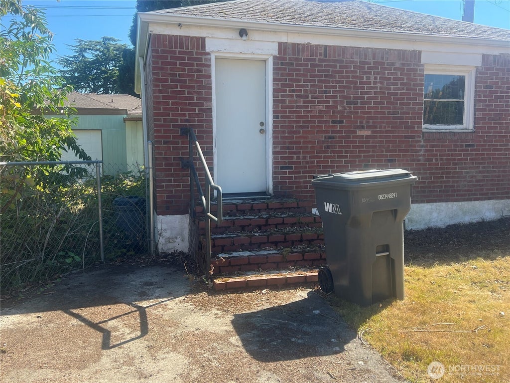 Photo of 10456 18th Avenue S, Seattle, WA 98168 (MLS # 2583253)
