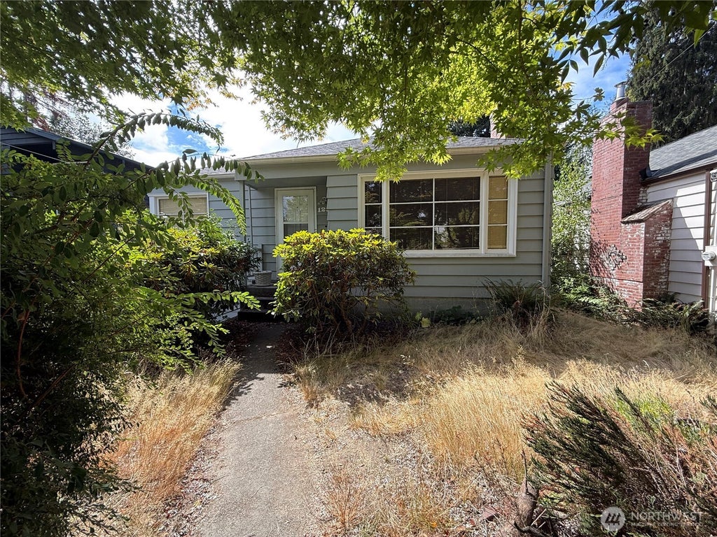 Photo of 1239 NE 98th Street, Seattle, WA 98115 (MLS # 2575640)