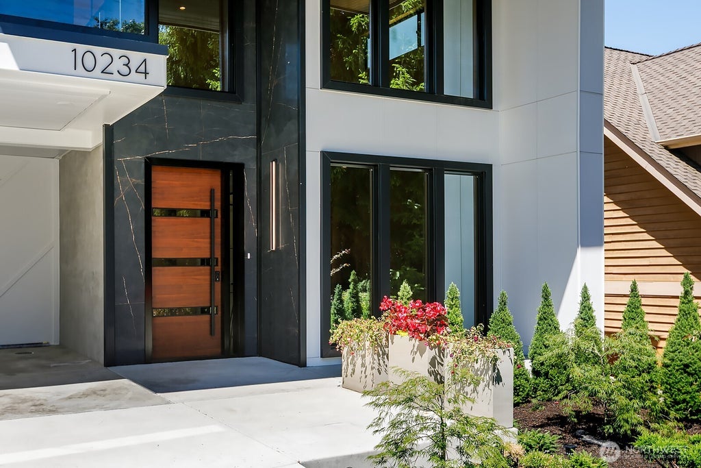 Photo of 10234 NE 20th Place, Bellevue, WA 98004 (MLS # 2579348)