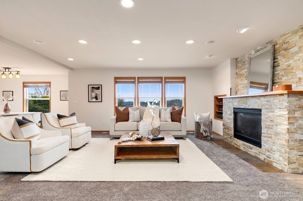 Photo of 2100 SE 2nd Place, Renton, WA 98056 (MLS # 2485076)