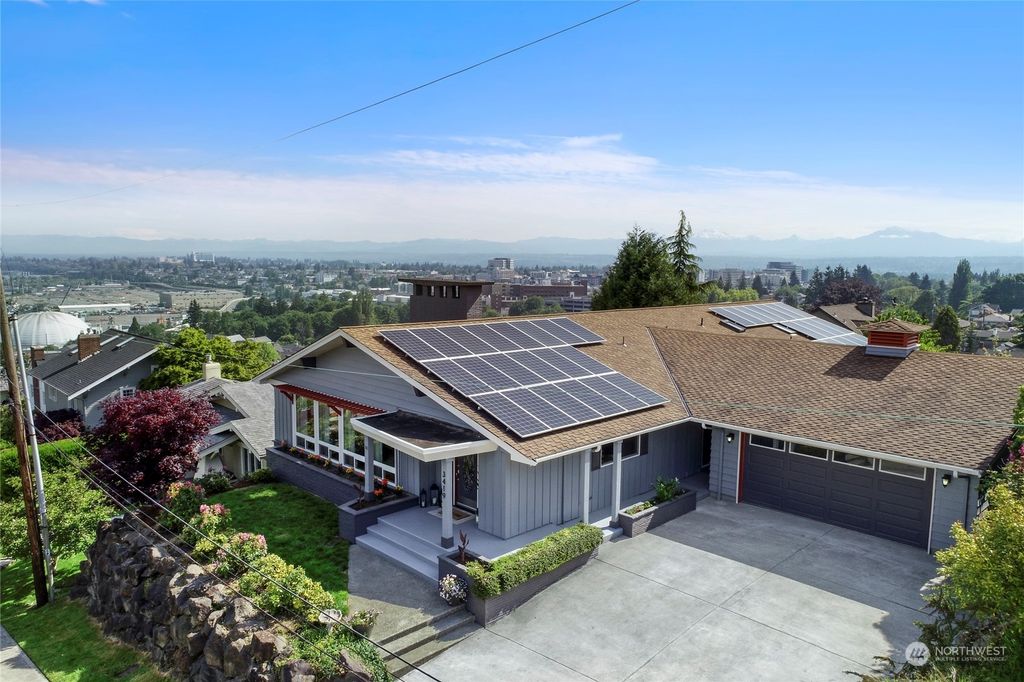 Photo of 3419 Snohomish Avenue, Everett, WA 98201 (MLS # 2210187)