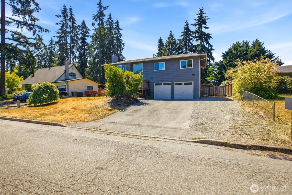 Photo of 14019 146th Avenue SE, Renton, WA 98059 (MLS # 2525566)