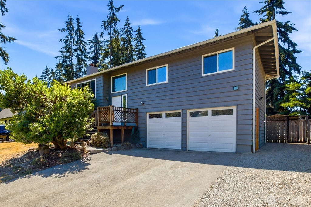 Photo of 14019 146th Avenue SE, Renton, WA 98059 (MLS # 2525566)