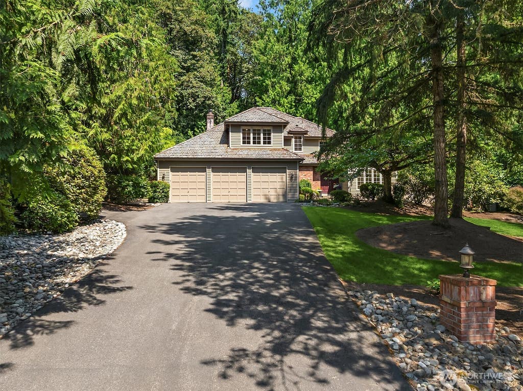 Photo of 13016 207th Avenue SE, Issaquah, WA 98027 (MLS # 2556086)