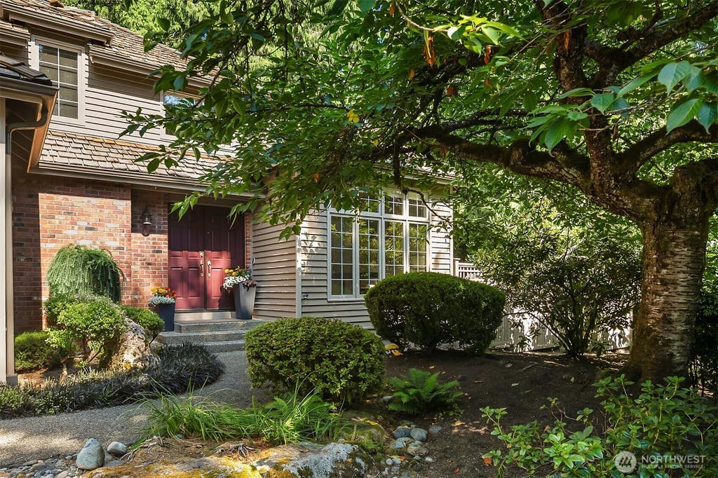 Photo of 13016 207th Avenue SE, Issaquah, WA 98027 (MLS # 2556086)