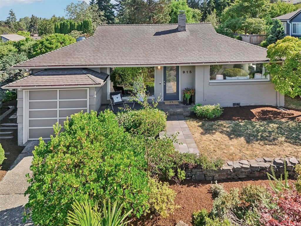 Photo of 915 NW 105th Street, Seattle, WA 98177 (MLS # 2269232)