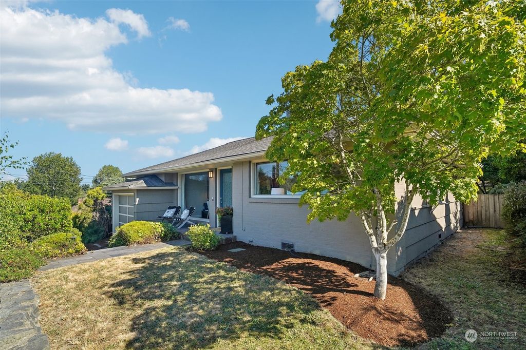 Photo of 915 NW 105th Street, Seattle, WA 98177 (MLS # 2269232)