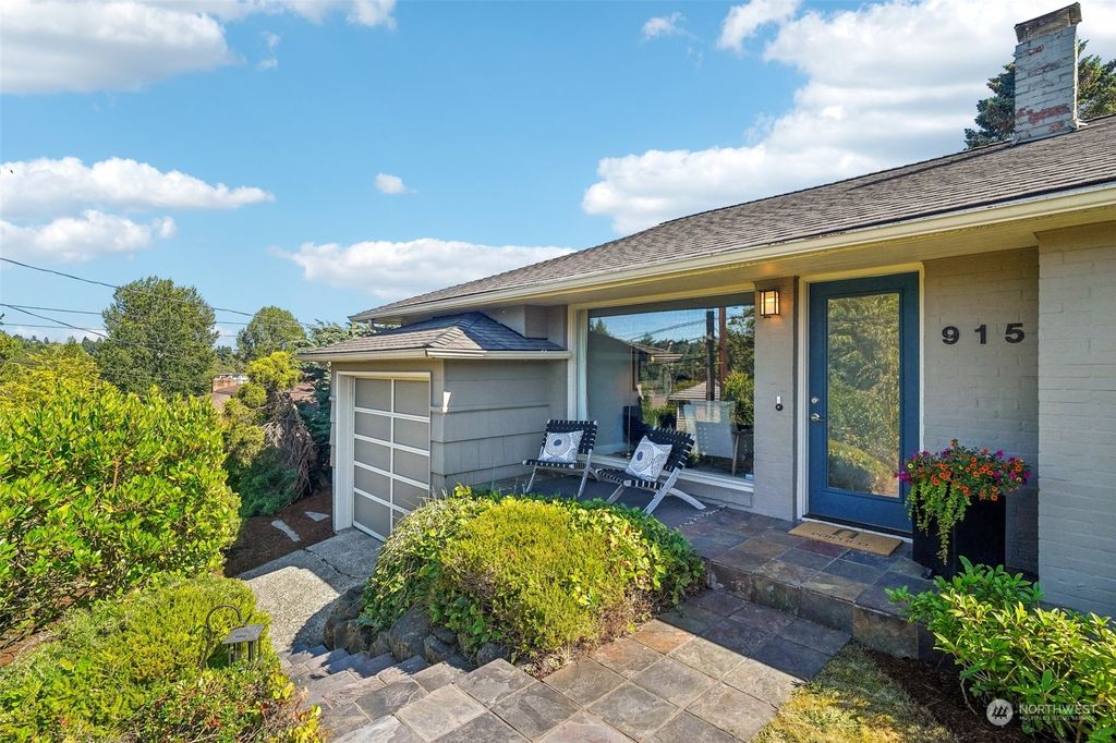 Photo of 915 NW 105th Street, Seattle, WA 98177 (MLS # 2269232)