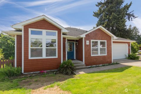 A home in Cathlamet