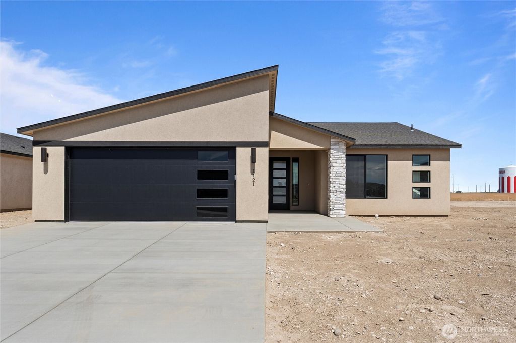 Photo of 4308 W Surf Scoter Street, Moses Lake, WA 98837 (MLS # 2492540)