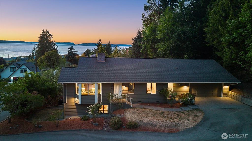 Photo of 606 Prospect Avenue, Mukilteo, WA 98275 (MLS # 2422223)