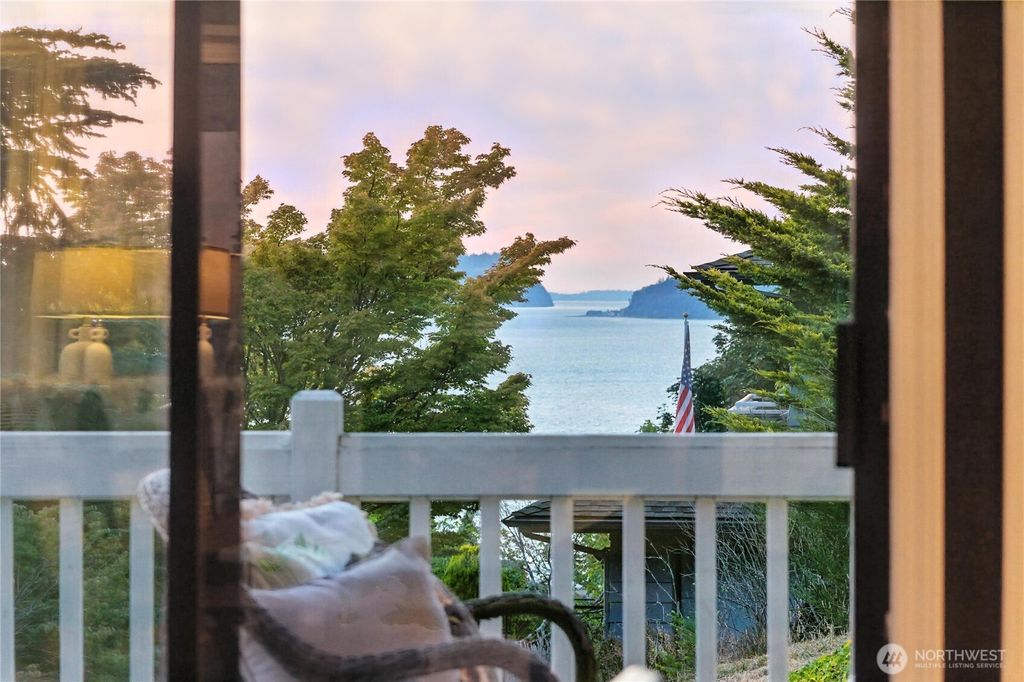 Photo of 606 Prospect Avenue, Mukilteo, WA 98275 (MLS # 2422223)