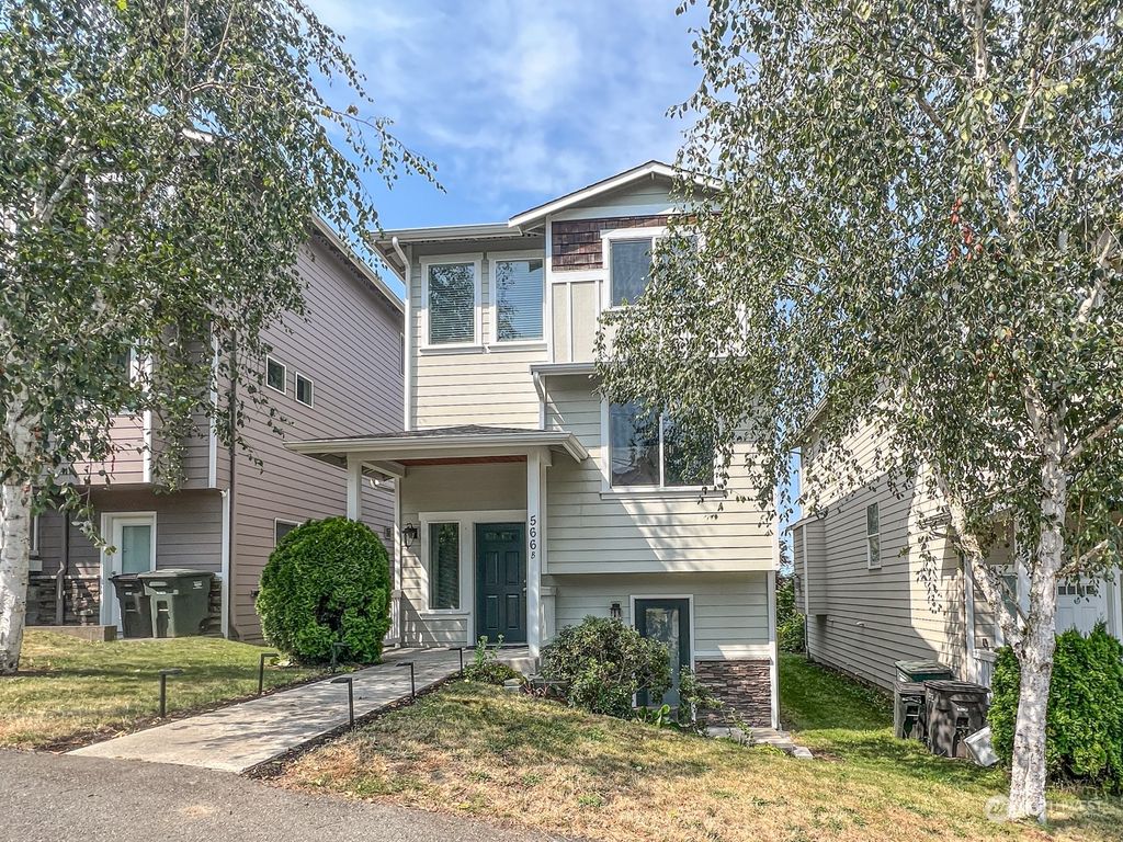Photo of 566 E Marine View Drive #B, Everett, WA 98201 (MLS # 2281235)