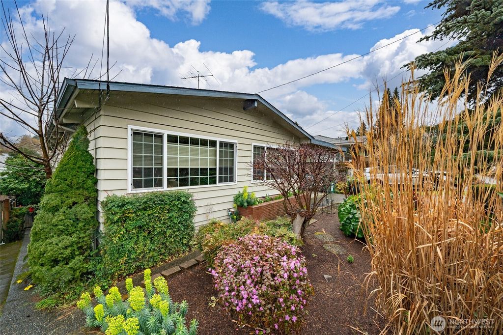 Photo of 6539 40th Avenue NE, Seattle, WA 98115 (MLS # 2491522)