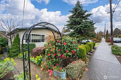 Photo of 6539 40th Avenue NE, Seattle, WA 98115 (MLS # 2491522)