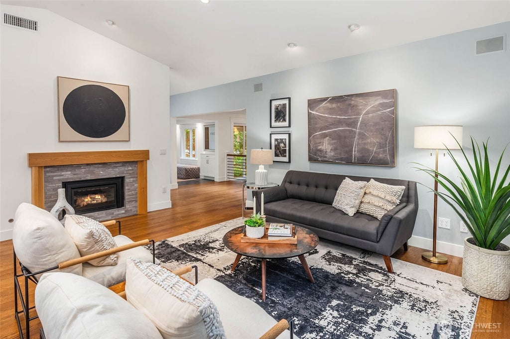 Photo of 8636 SE 75th Place, Mercer Island, WA 98040 (MLS # 2569785)