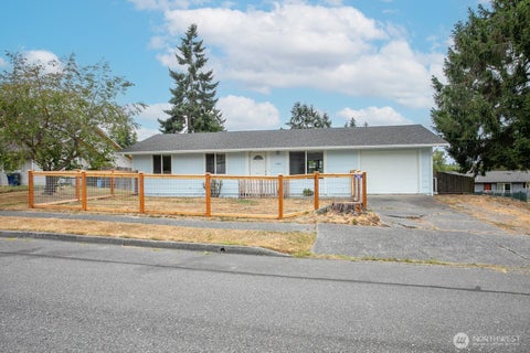 Photo of 1905 E Belair Drive, Mount Vernon, WA 98273 (MLS # 2571099)