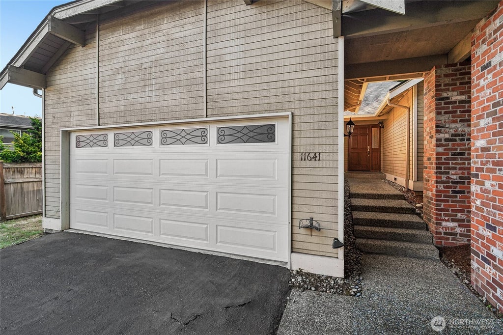Photo of 11641 NE 95th Street, Kirkland, WA 98033 (MLS # 2583362)