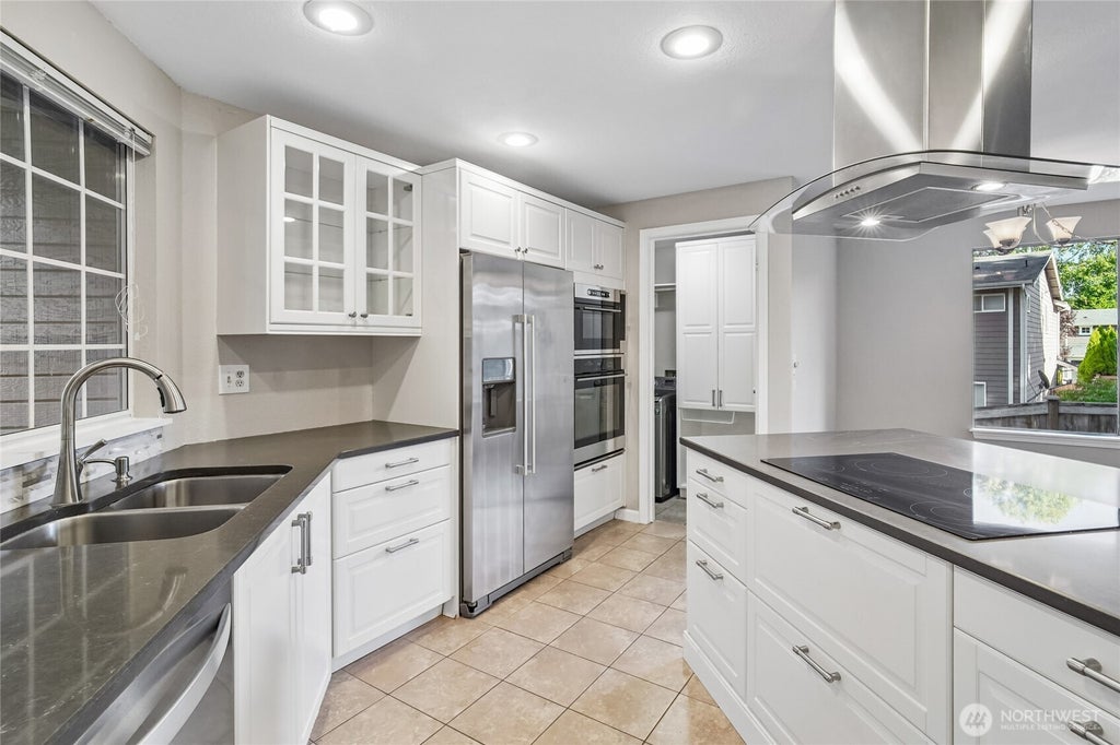 Photo of 11641 NE 95th Street, Kirkland, WA 98033 (MLS # 2583362)