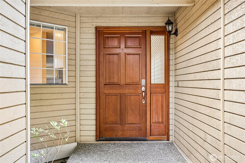 Photo of 11641 NE 95th Street, Kirkland, WA 98033 (MLS # 2583362)