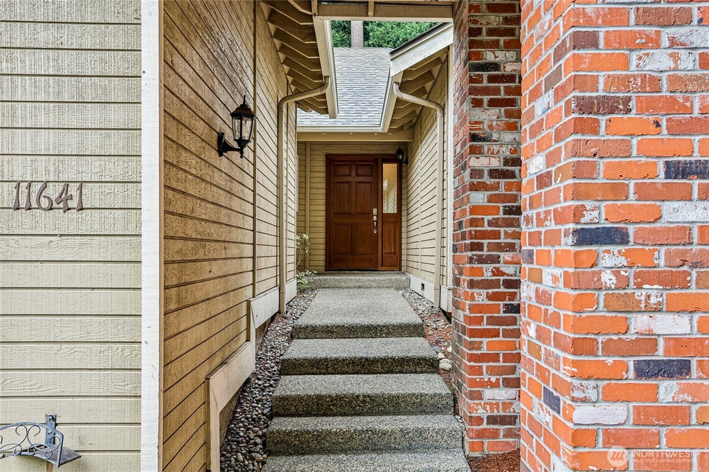 Photo of 11641 NE 95th Street, Kirkland, WA 98033 (MLS # 2583362)