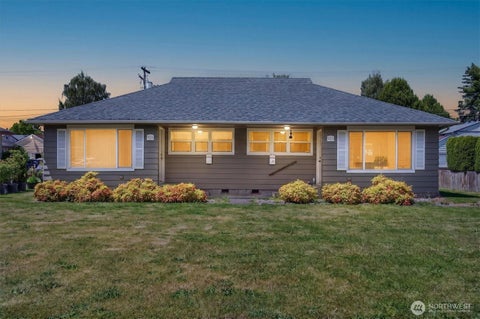 Photo of 921 923 17th Avenue, Longview, WA 98632 (MLS # 2538731)