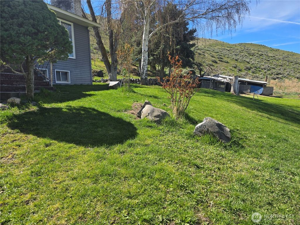 Photo of 710 Adobe Way, Yakima, WA 98242 (MLS # 2504048)