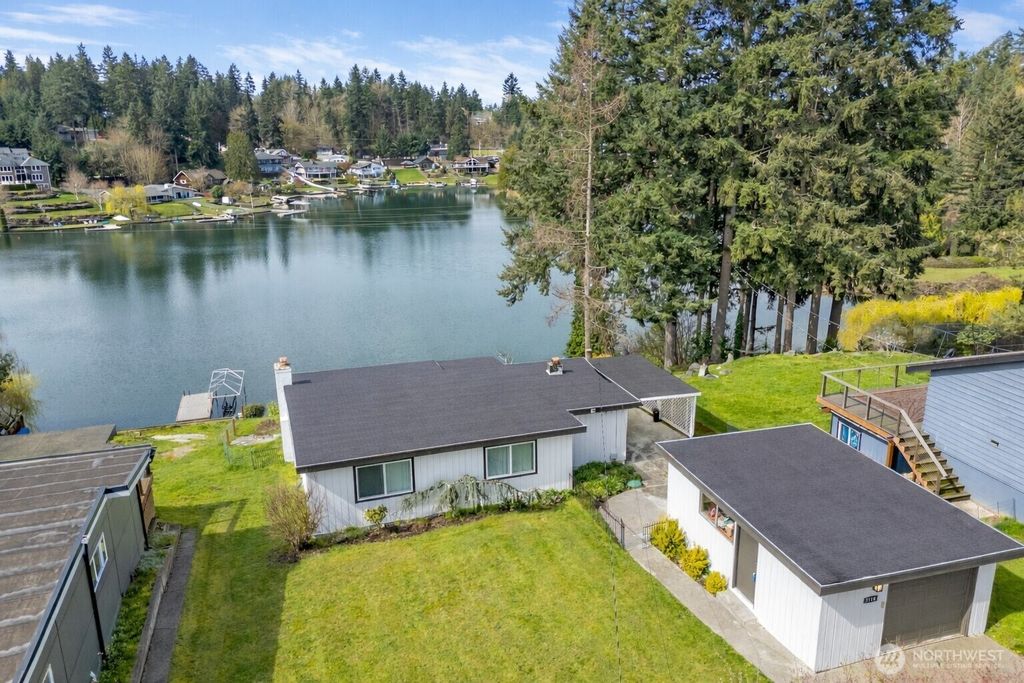 Photo of 3118 Deer Island Drive E, Lake Tapps, WA 98391 (MLS # 2502647)