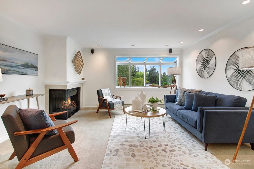Photo of 11401 Roosevelt Way NE #11, Seattle, WA 98125 (MLS # 2268380)