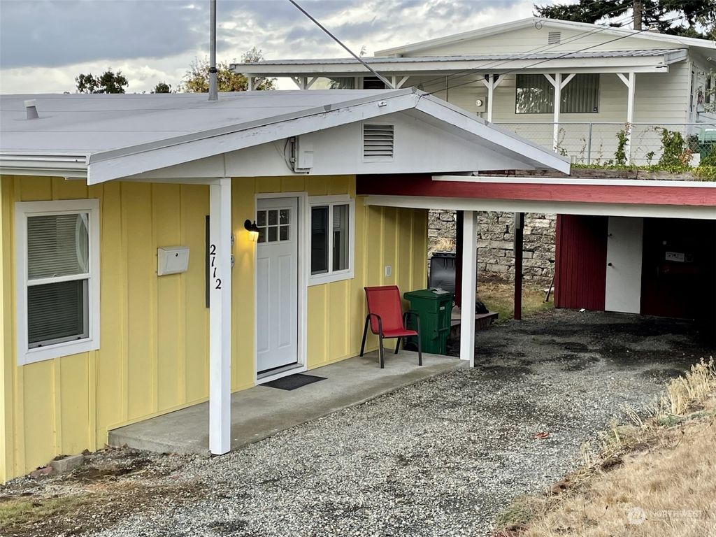 Photo of 2110 NE 8th Place, Renton, WA 98056 (MLS # 2191849)