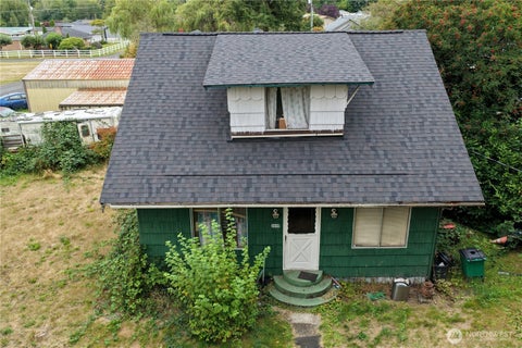 Photo of 1010 Godfrey Street, Raymond, WA 98577 (MLS # 2584144)