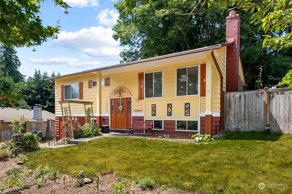 Photo of 13509 120th Avenue NE, Kirkland, WA 98034 (MLS # 2137936)