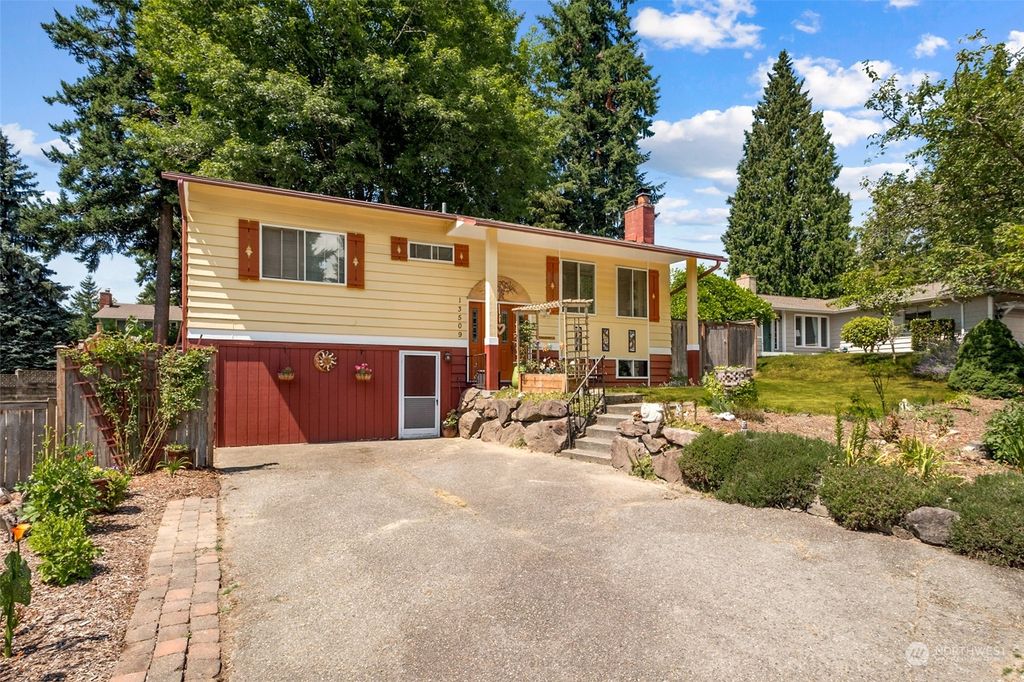 Photo of 13509 120th Avenue NE, Kirkland, WA 98034 (MLS # 2137936)