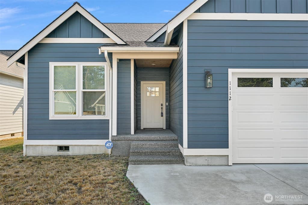 Photo of 1112 Night Hawk Way, Everson, WA 98247 (MLS # 2572782)