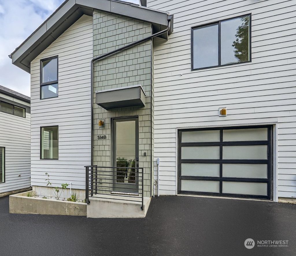Photo of 514 NE 102nd Street #B, Seattle, WA 98125 (MLS # 2172542)