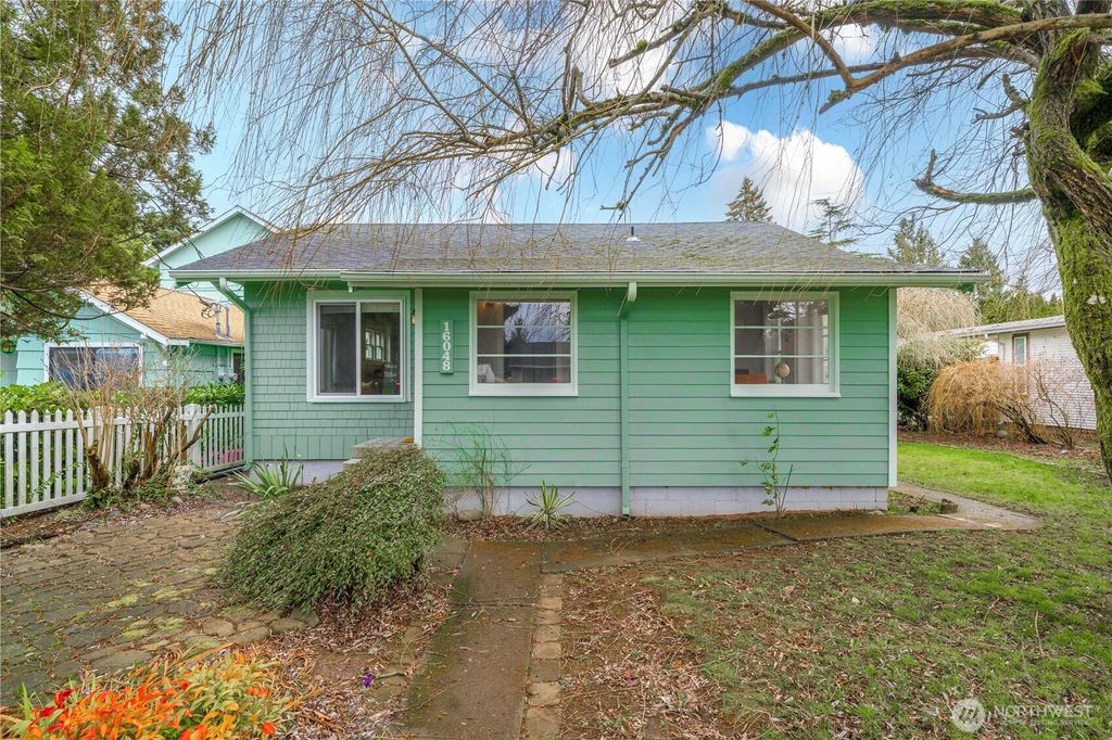 Photo of 16048 11th Avenue SW, Burien, WA 98166 (MLS # 2335705)