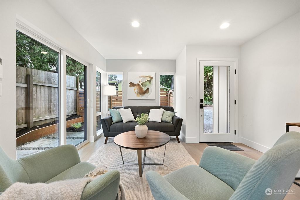 Photo of 1033 NE 98th Street, Seattle, WA 98115 (MLS # 2223948)