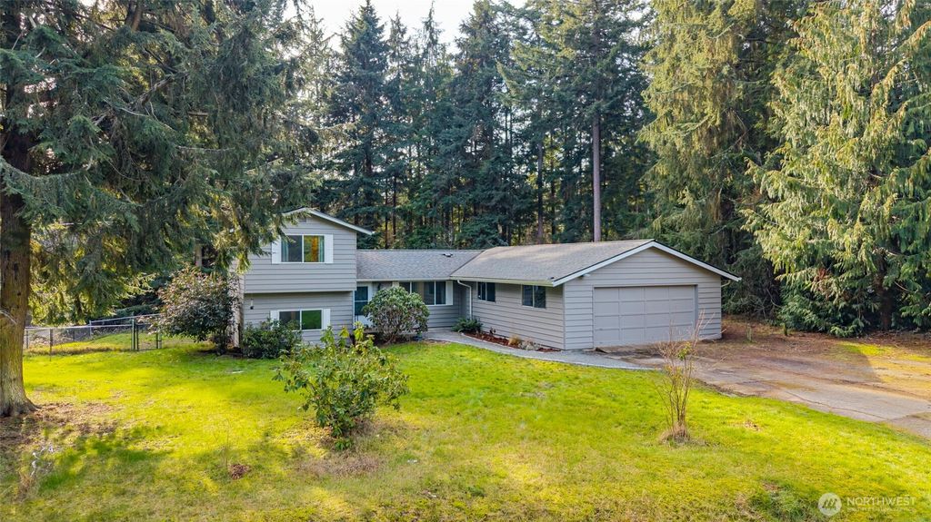 Photo of 744 Spitfire Lane, Oak Harbor, WA 98277 (MLS # 2482908)