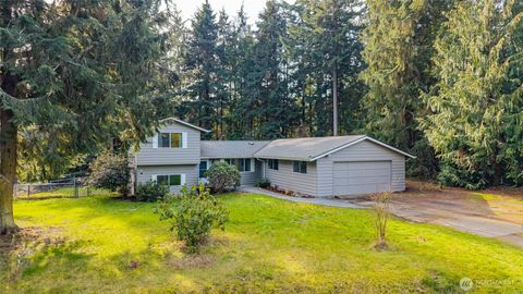 Photo of 744 Spitfire Lane, Oak Harbor, WA 98277 (MLS # 2482908)