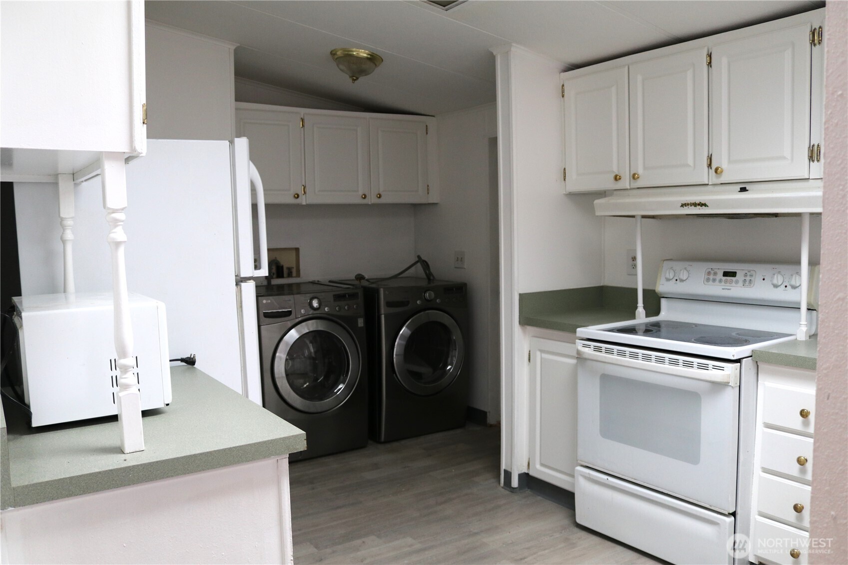 857 Mahogany Lane NW