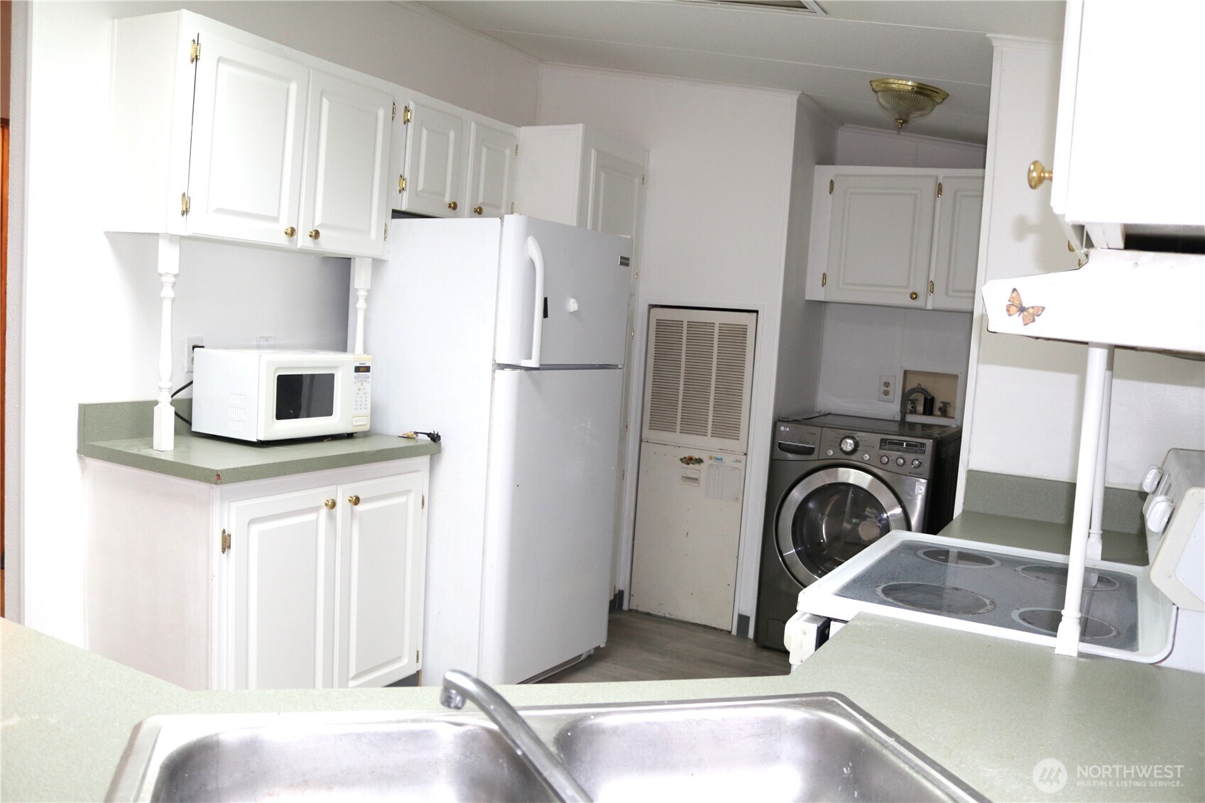 857 Mahogany Lane NW