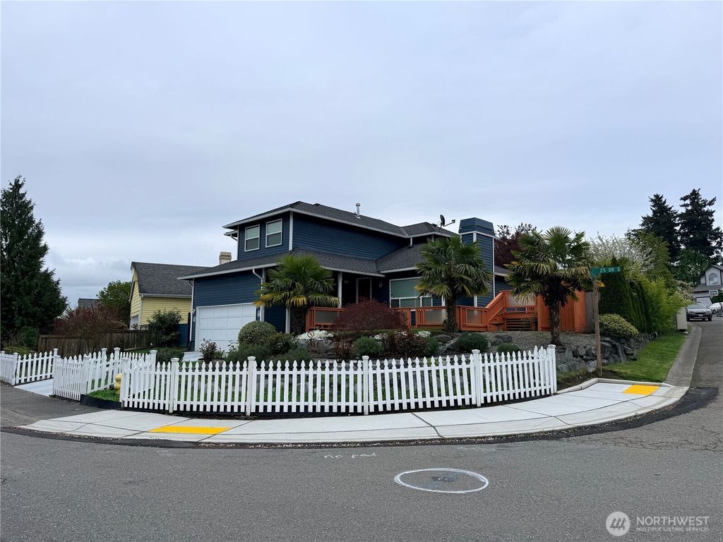 Photo of 27840 25th Drive S, Federal Way, WA 98003 (MLS # 2511875)